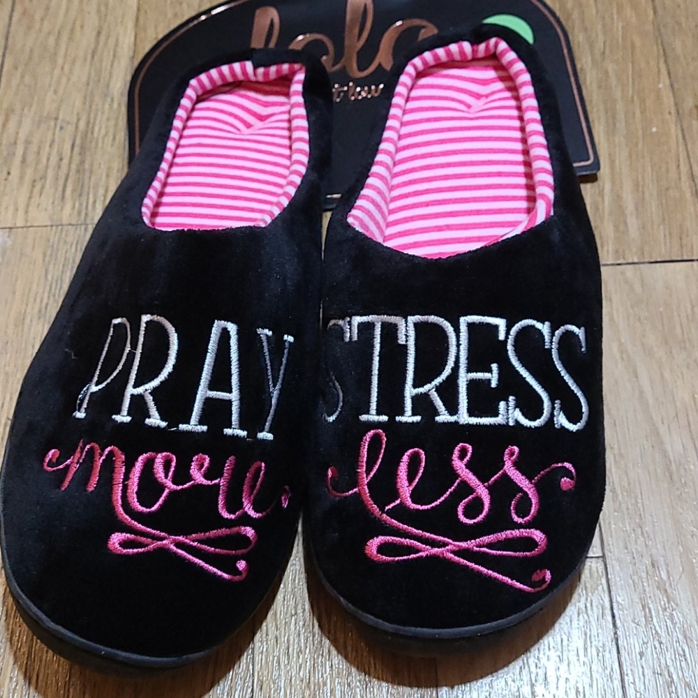 GIFT! 💟2/$12💟NWT Slippers